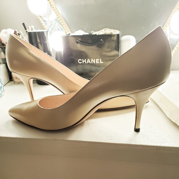 Manolo Blahnik Leather Pumps - Picture 2 of 9